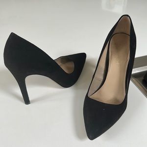 Ladies black suede size 7 pump